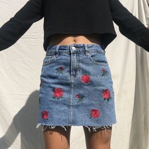 Flower embroidered jean skirt🌺🌺